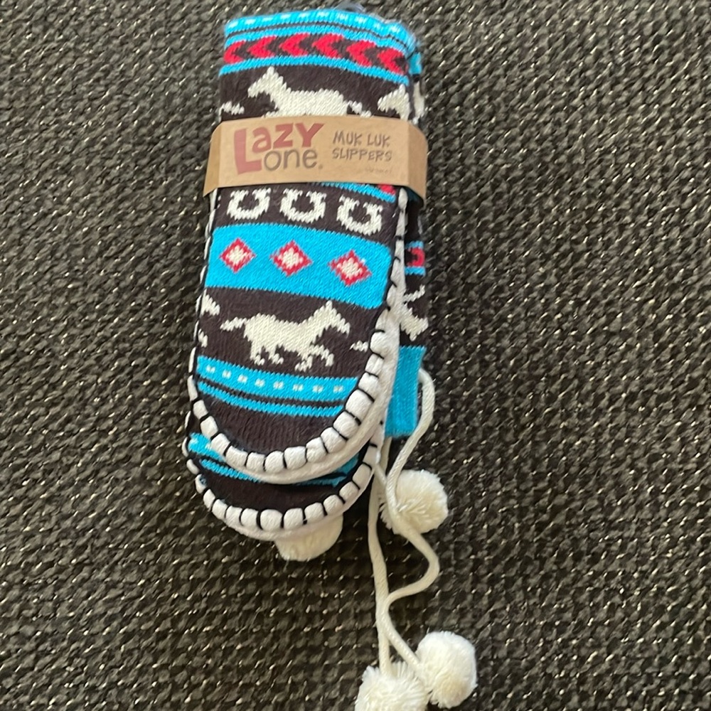 Lazy One Muk Luk Slippers S/M size 4-7 NWT